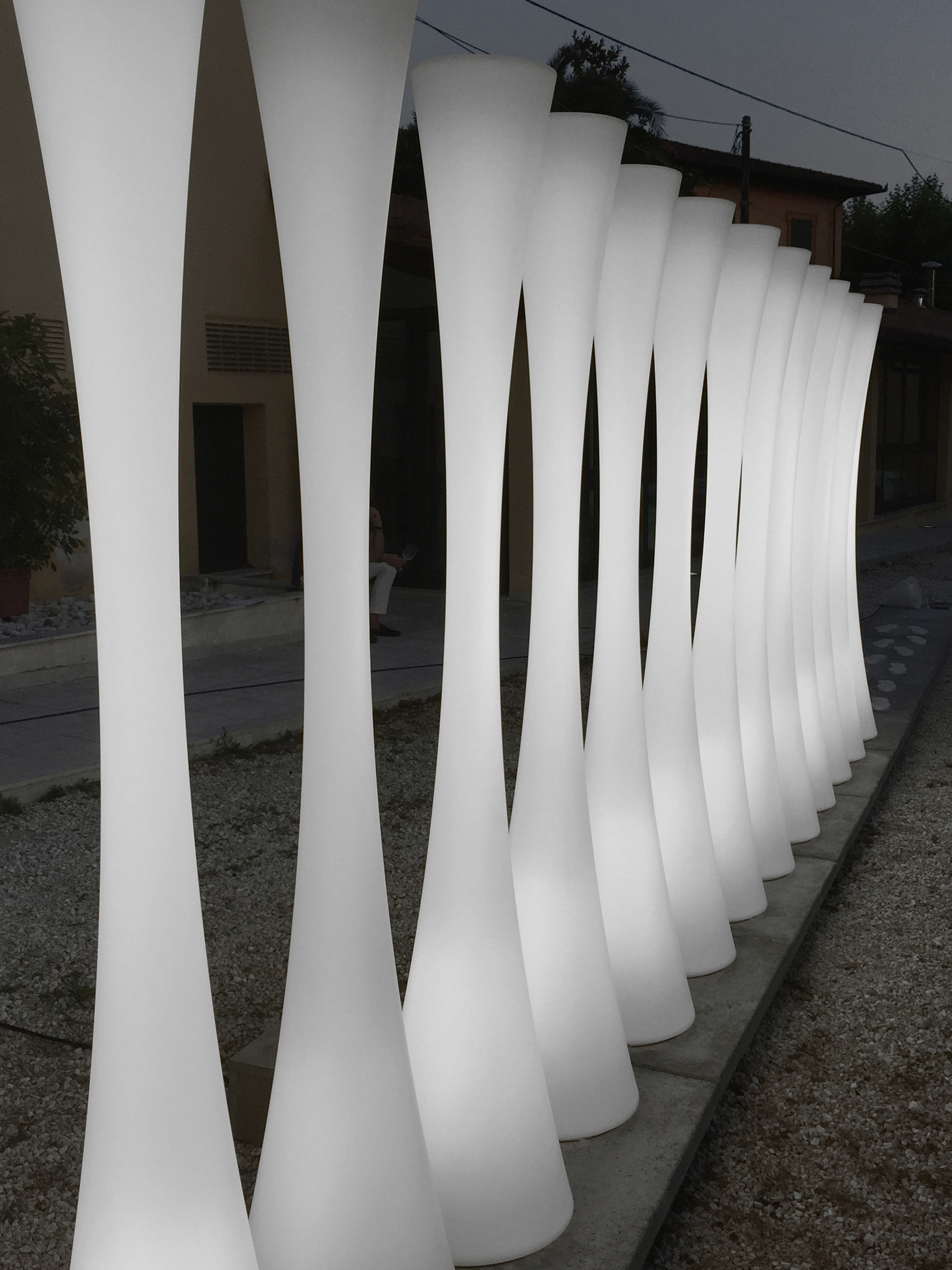 Emiliana Martinelli, the Abstraction of a White Noise. A new light installation at MuSa in Pietrasanta